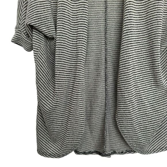 🔥4/$25 Essentials Full Tilt Women’s Gray Black Striped Cardigan Open Front XS - Picture 4 of 5